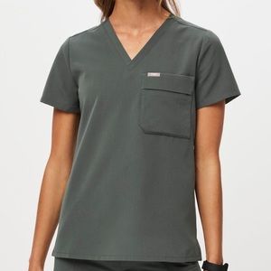 FIGS bonsai bei cargo scrub top size small